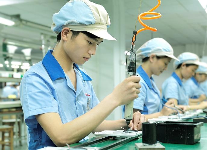 從“流水線”到“形象代言人” 東莞企業員工照與工廠形象照的公關價值重塑